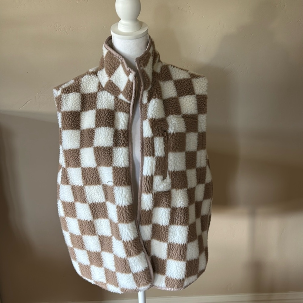Super cute and soft vest. Size XL. Brand unknown.